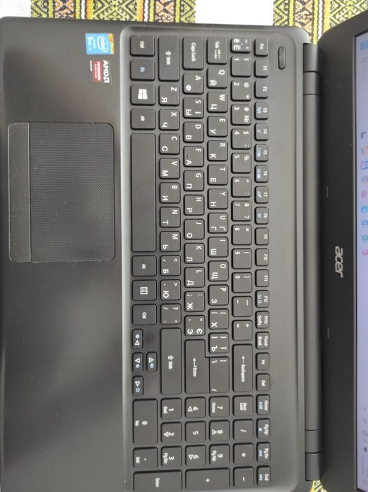 Acer e1-572g 15.6"/i3-4010u/8gb/256gb/radeon hd8670m/DVD