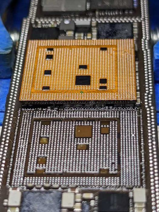 Microsoldadura e Reparação de Placas de iPhone e Android