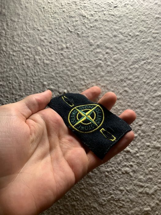 Патч від бренду Stone Island