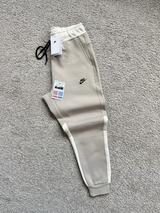 Штаны Nike Tech Fleece