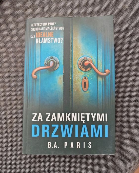 Za zamkniętymi drzwiami