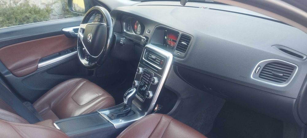 Вольво v60 2014 року