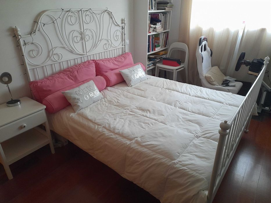 Cama casal ikea e colchao