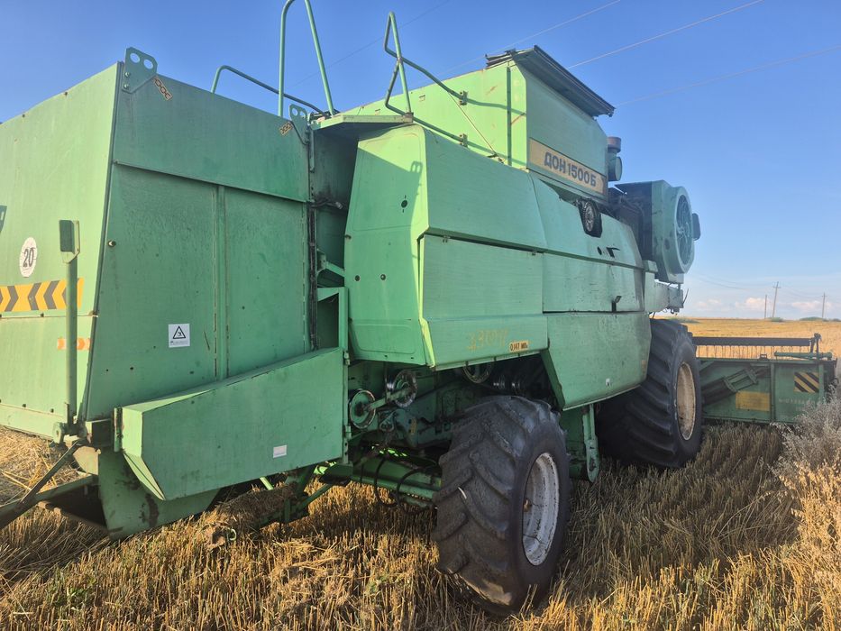 Комбайн Дон 1500б