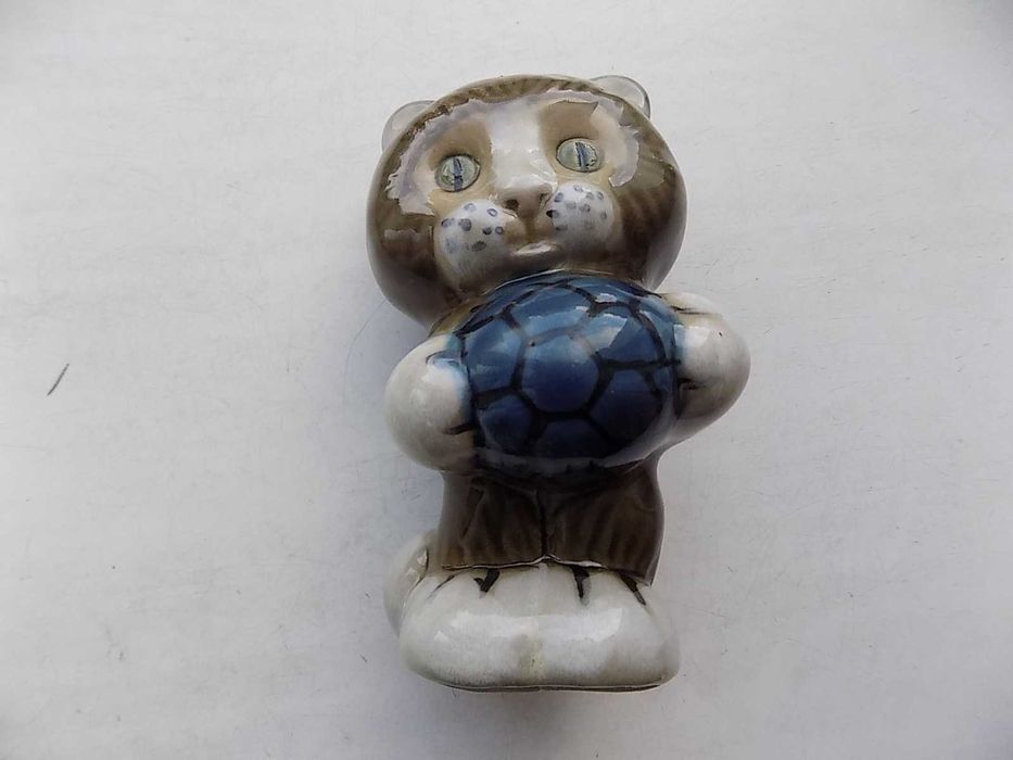 Статуэтка Котенок с мячом керамика ЛКСФ