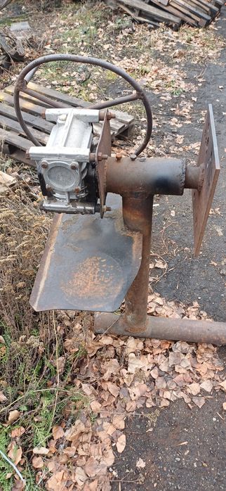 Верстак для ремонту двигунів