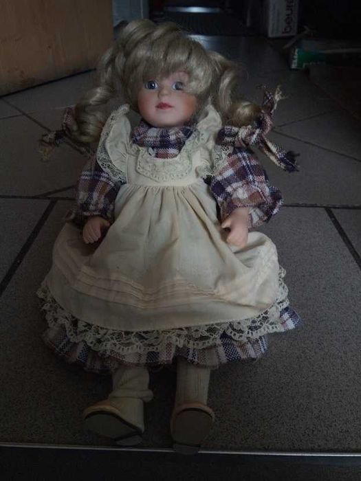 Lalka porcelanowa