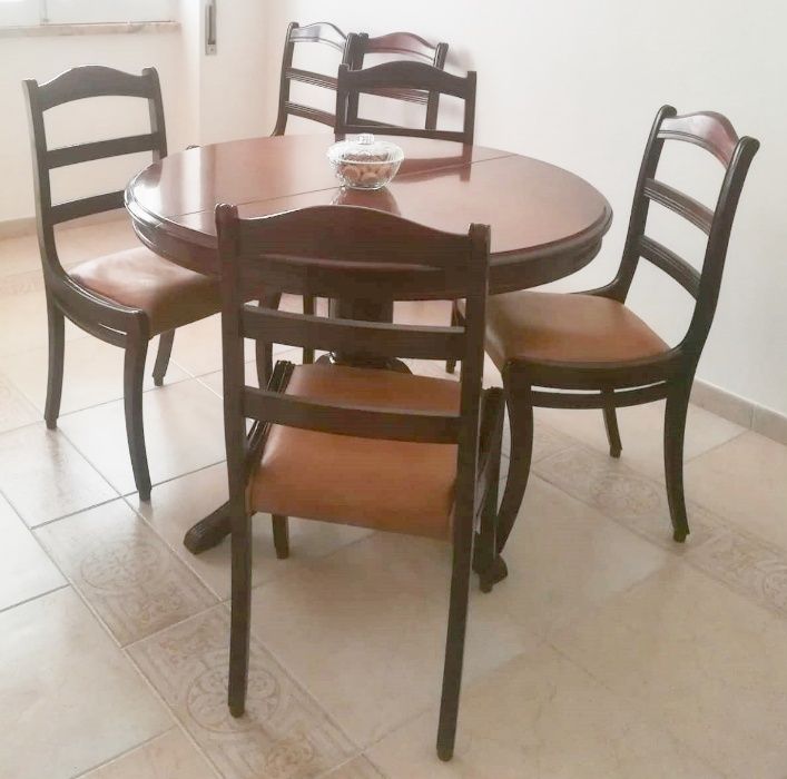 Vendo mesa de refeições para sala ou cozinha