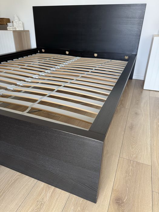Estrutura de cama IKEA Malm com estrado