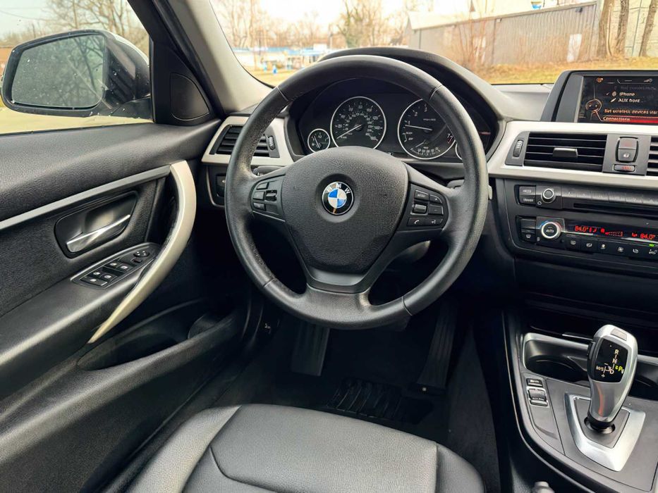 BMW 3 Series 320i      2015