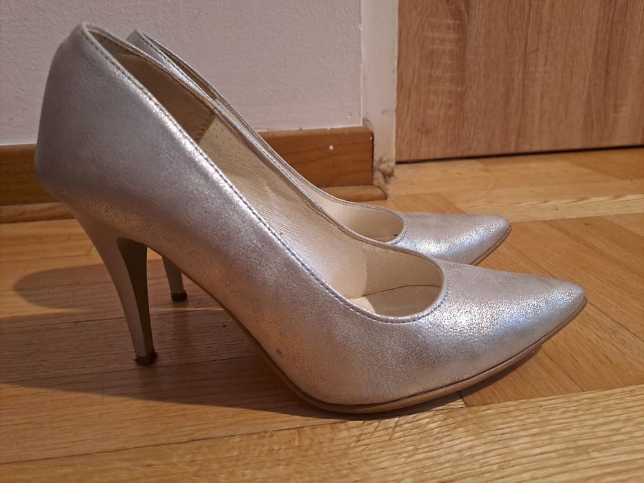 Srebne Buty Na Obcasie