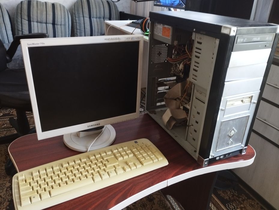 Продам старенький комп'ютер ТОРГ