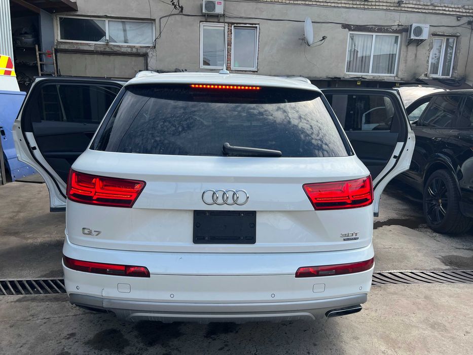 Ліхтар кришки багажника лівий правий Audi Q7 4M Ауді Ку7 фонарь крышки багажника левый правый 2017