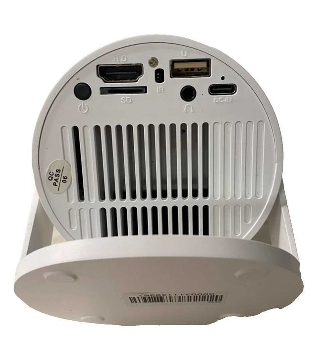 Projetor multimédia com tecnologia LED SOURCE e resolução Ultra HD.