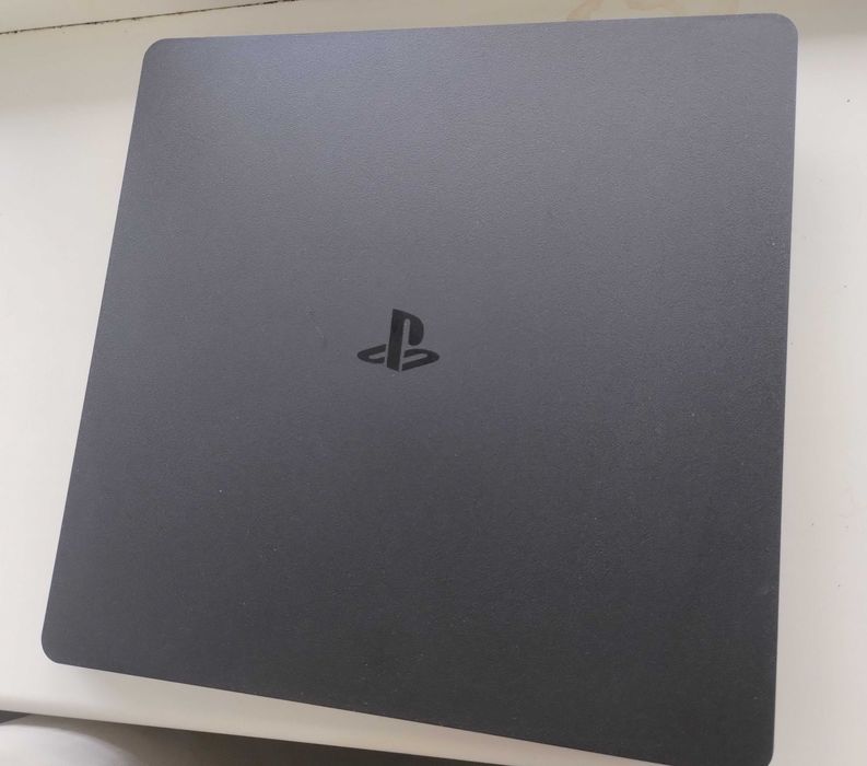Продам Playstation 4 Slim