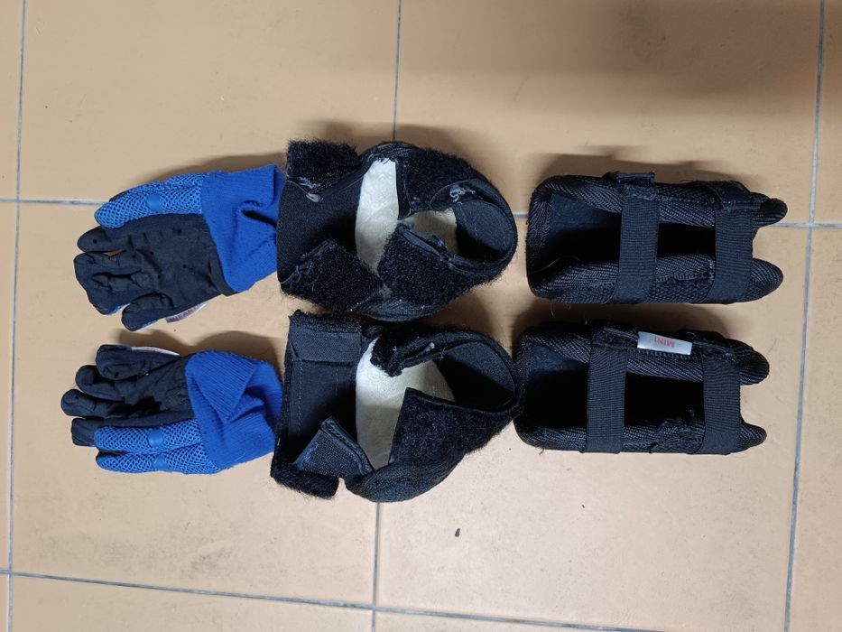 Proteções para hóquei em patins ( luvas, joelheiras e caneleiras)