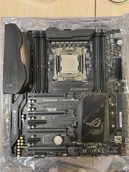 Asus ROG Rampage V edition 10