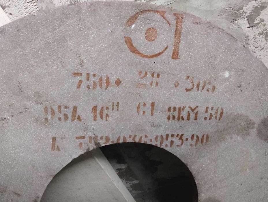 Круг шлифовальный заточной для проточки каленвалов  750 х 28 х 305