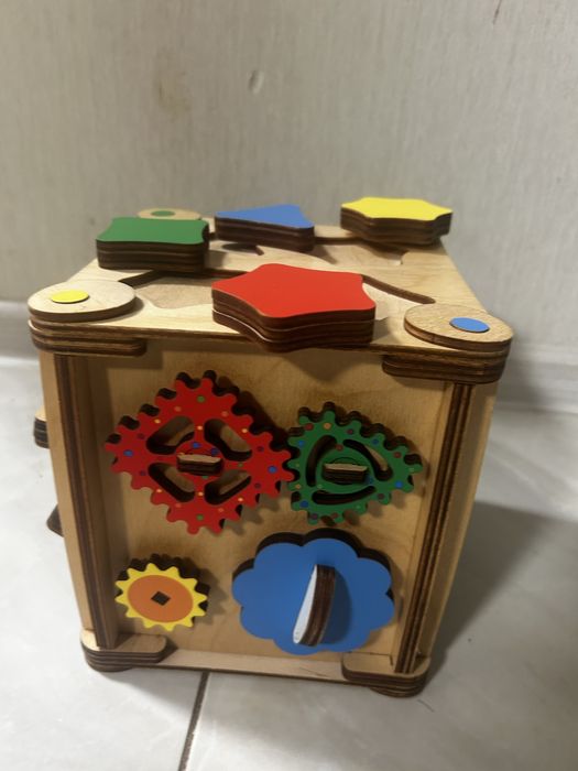 Бізікуб для малюків