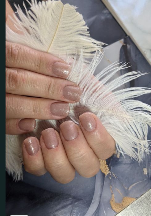 Покриття нігтів гелем+ гель лак ,стаж в медицині 10 років маю