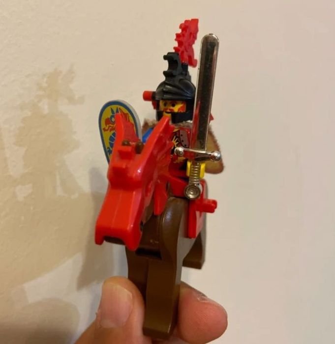 LEGO Castle Dragon Knights – Master com Cavalo (anos 90)