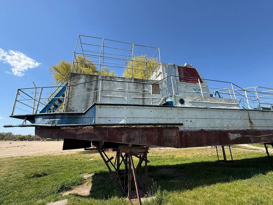 Продам теплохід прогулянковий