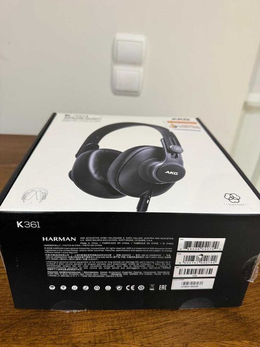 Auscultadores profissionais de estúdio AKG K361, com caixa original.