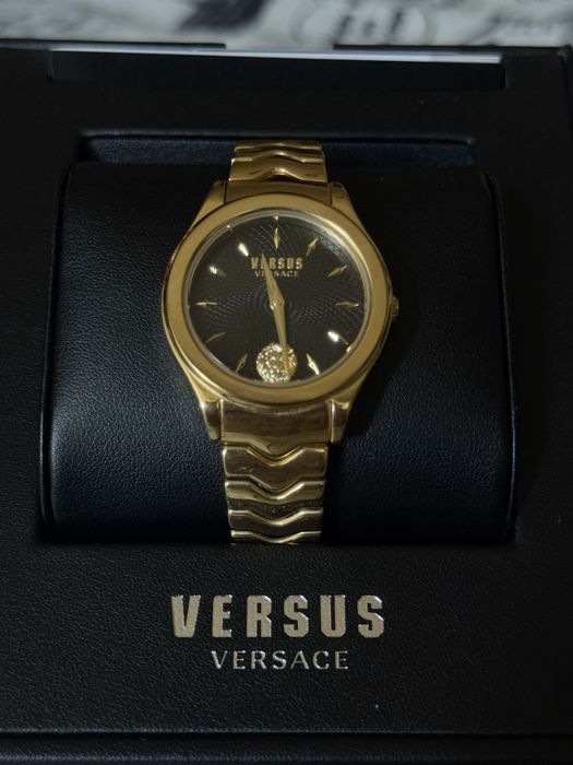 Годинник versus versace