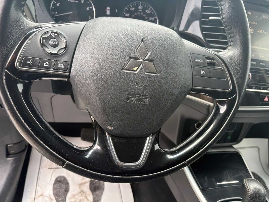 Mitsubishi Outlander      2019