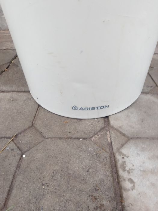 Продам бойлер ariston 80