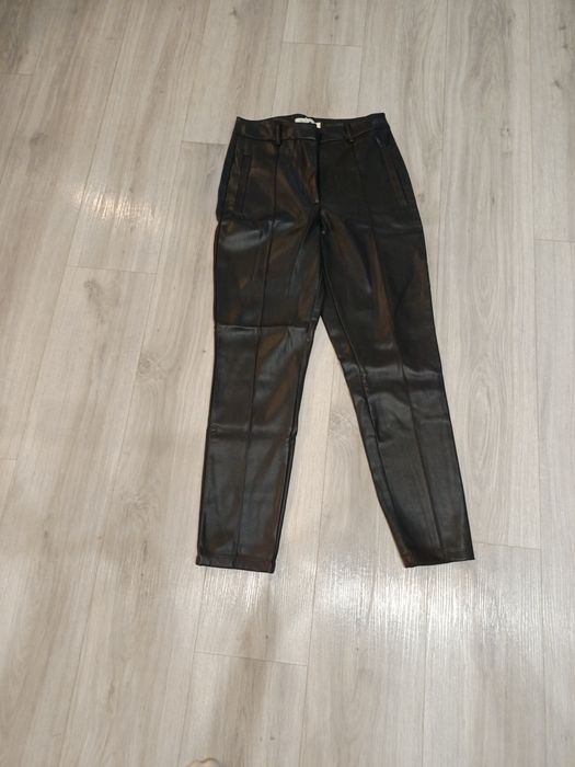 Spodnie damskie Reserved.