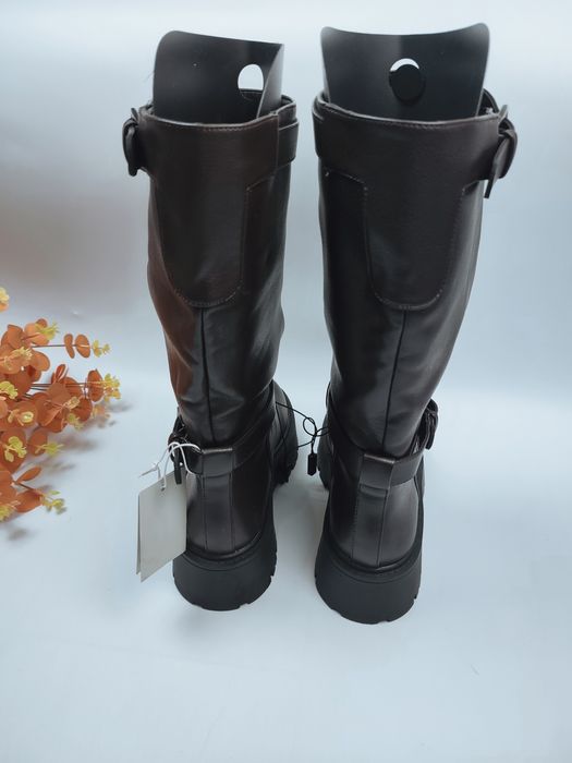 Botki kozaki buty czekoladowe ozdobnymi paskami boots wolkery biker