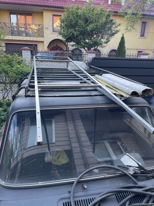 Багажник на дах автомобіля