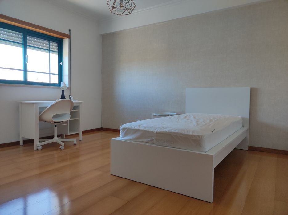 Alugo quarto para estudantes