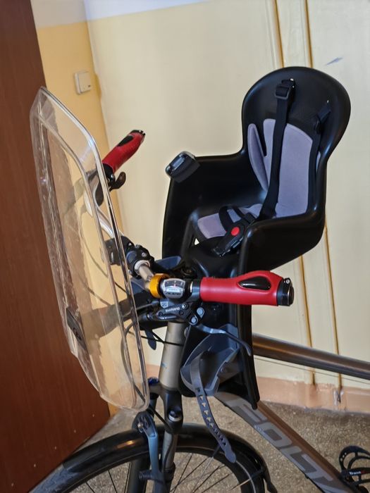 Fotelik na rower z osłoną przeciw wiatrową