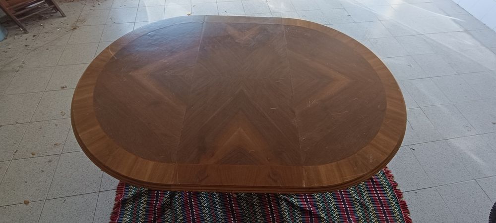 Mesa de jantar de sala.