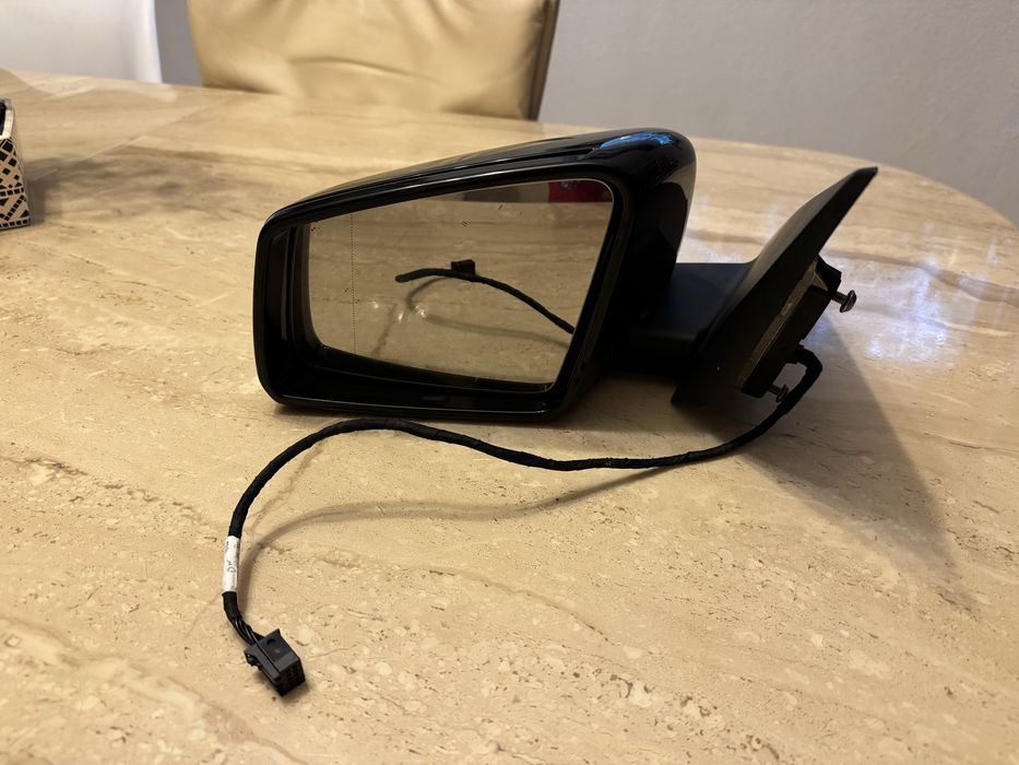 Retrovisor esquerdo de um mercdes 180A