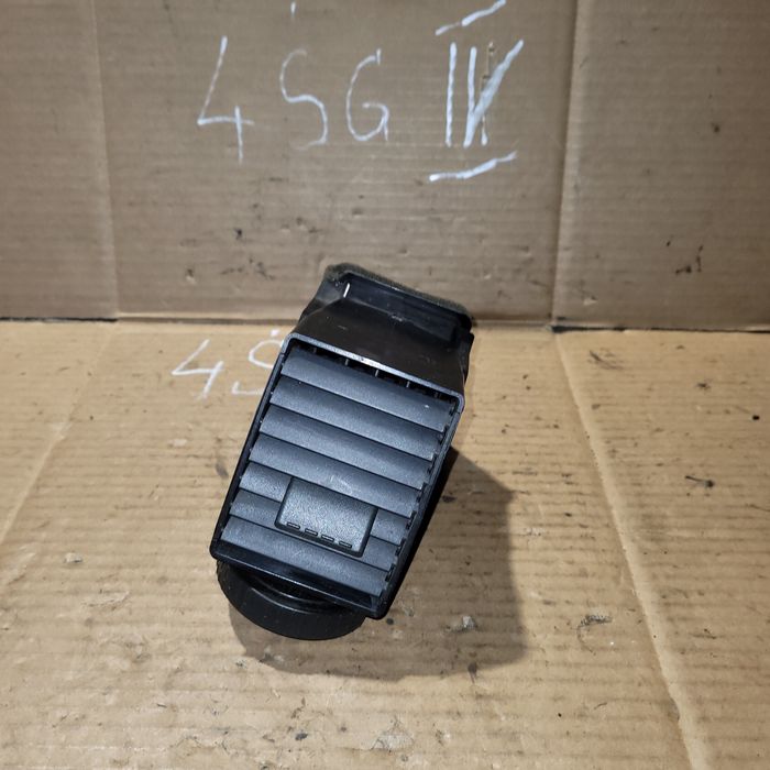 Kratka nawiewu konsoli deski rozdzielczej lewa vw T5 Transporter 2006r