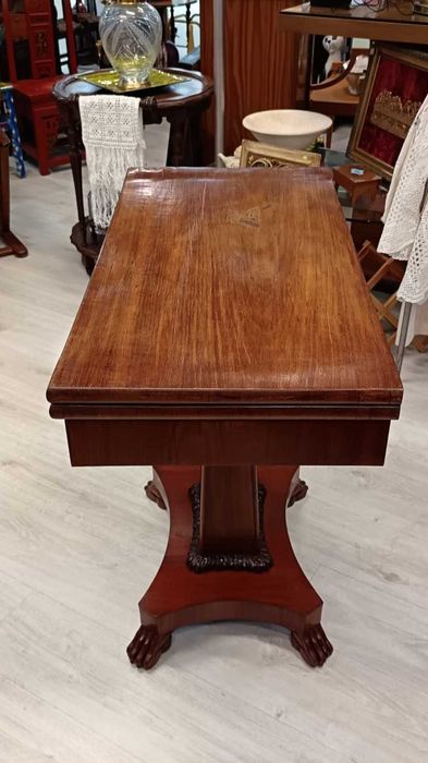 Mesa de jogo antiga