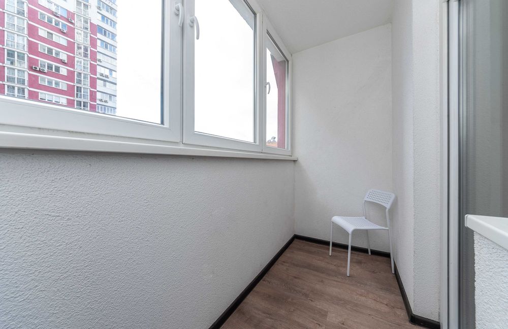 Комфорт і зручність. При відключенні світла - ліфти працюють, вода є.