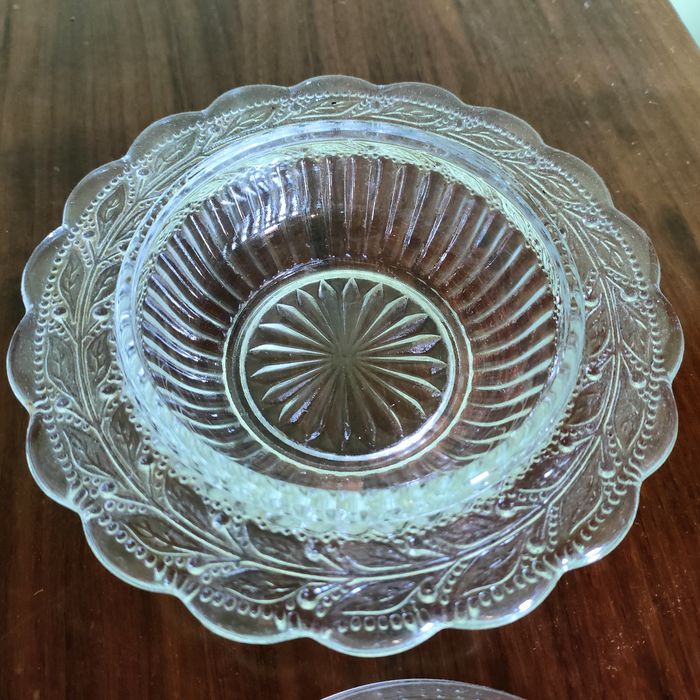 Stara szklana paterka, cukiernica.