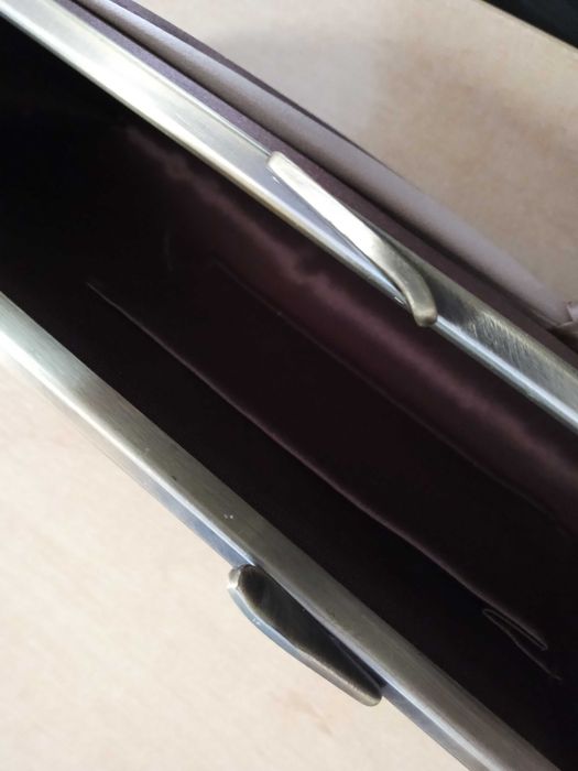 Satynowa torebka kopertówka