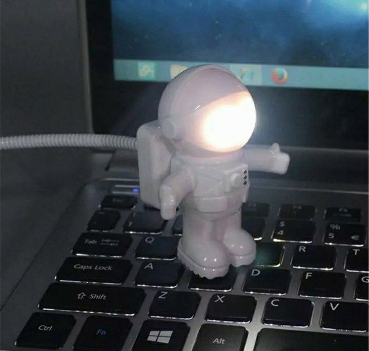 Astronauta com luz