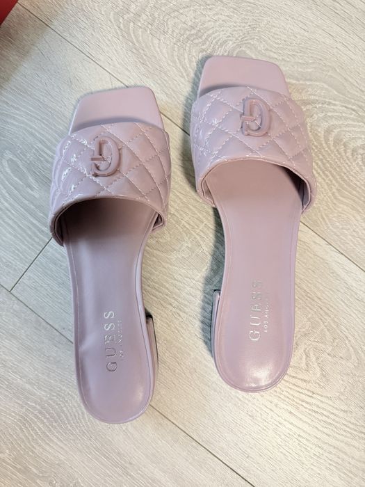 Лаковані шльопки Guess