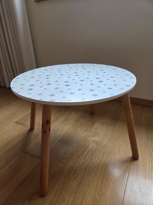 Cadeira e mesa circular criança