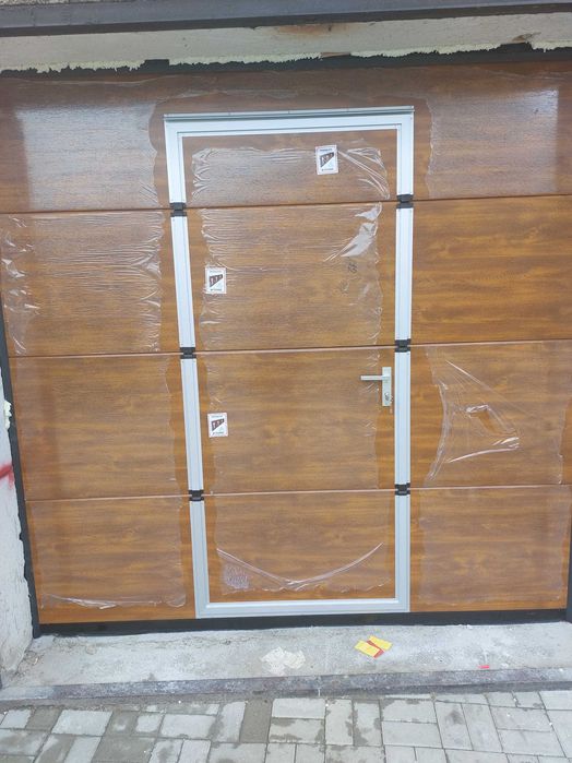 Bramy garażowe , segmentowe, rolowane, stalowe. Rolety zewnętrzne