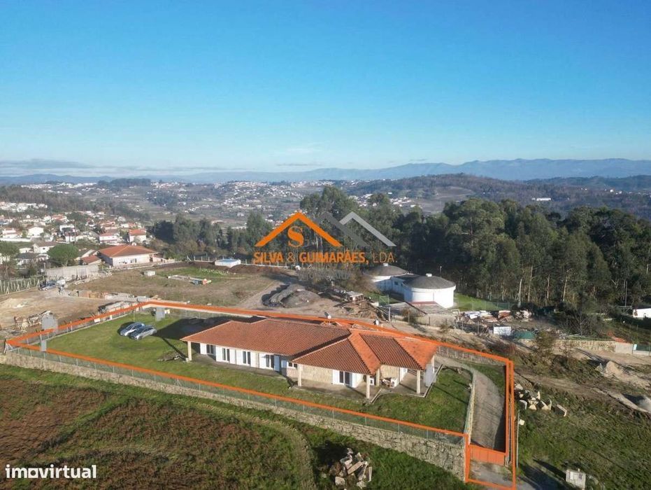 Moradia T4 com garagem em Lousada