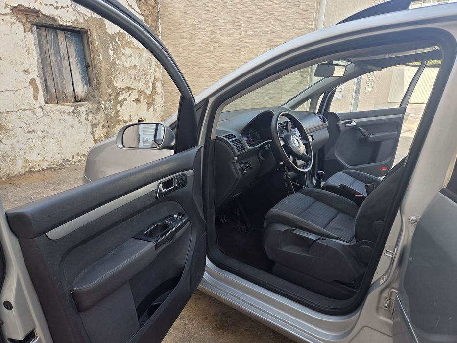 VW Touran 1.9 TDi Highline 7L foto 2