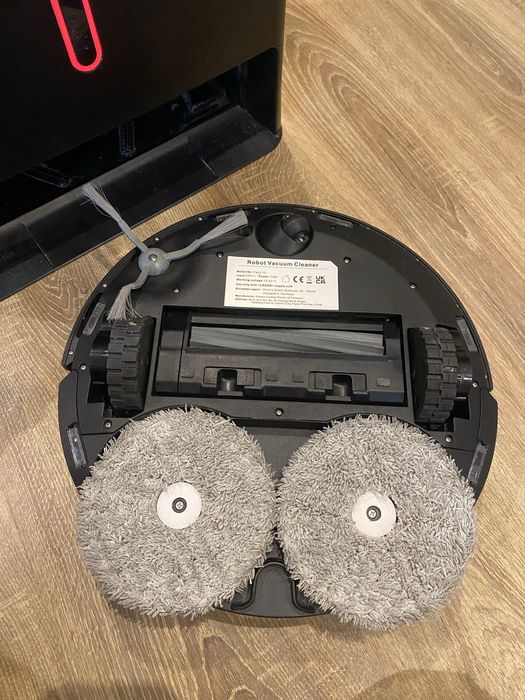 Робот пмлосос з док станцією