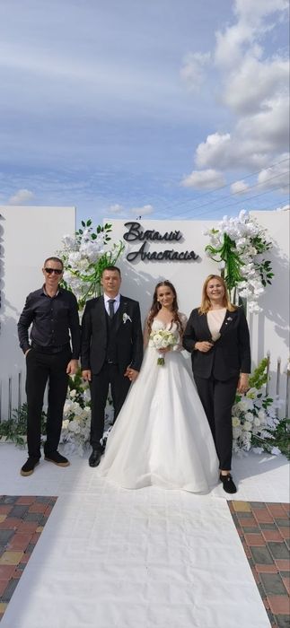 Ведуча, музика, діджей, тамада, весілля, сімейне свято.